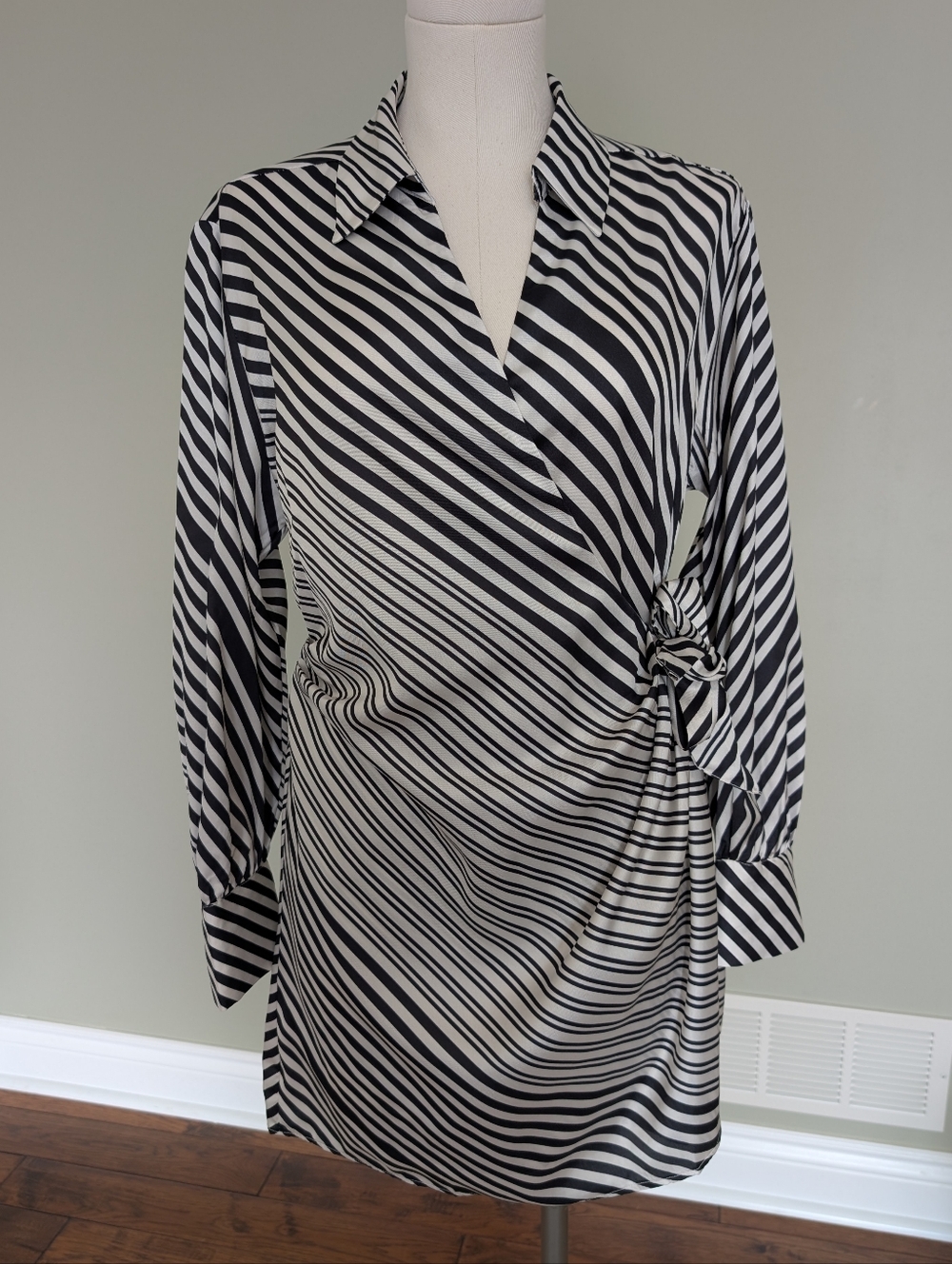 MNG Mango Women’s Wrap Dress Black White Striped Tie Waist Collared Size 8 NWT